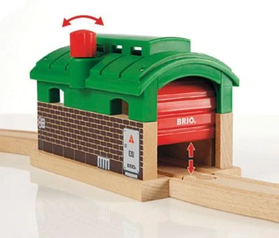 BRIO Lokschuppen Mit Tor 3 BRIO Lokschuppen Mit Tor – Bild 3